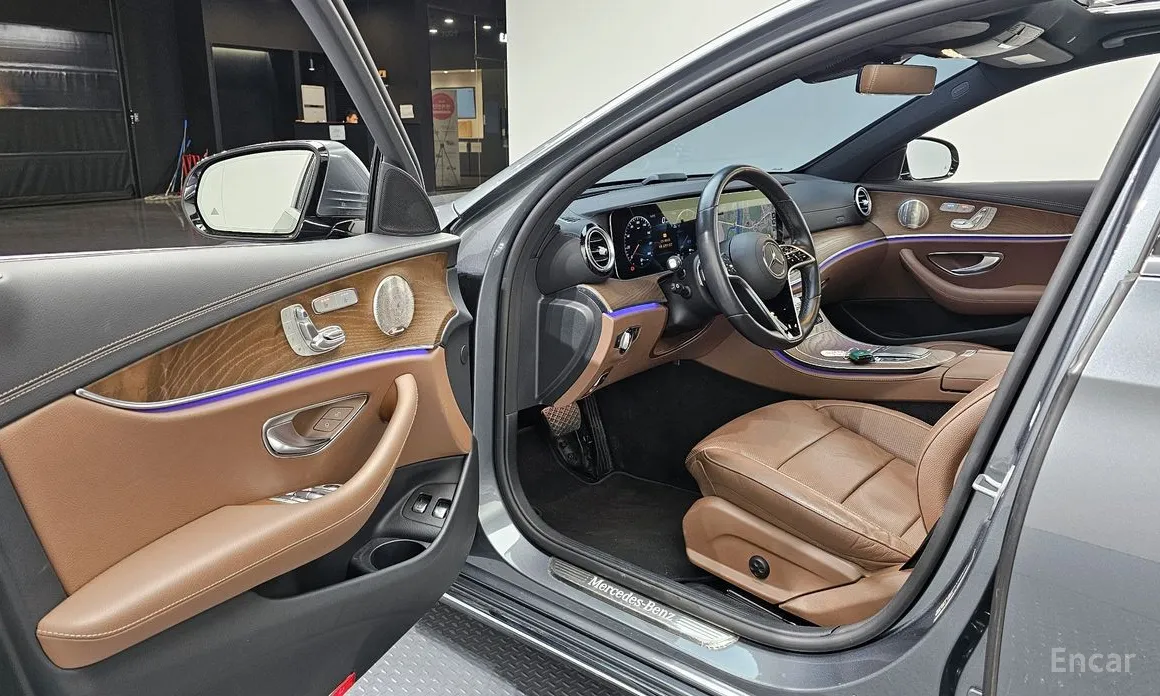 Фото 11 - Mercedes-Benz E-Class