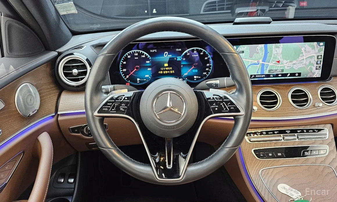 Фото 13 - Mercedes-Benz E-Class