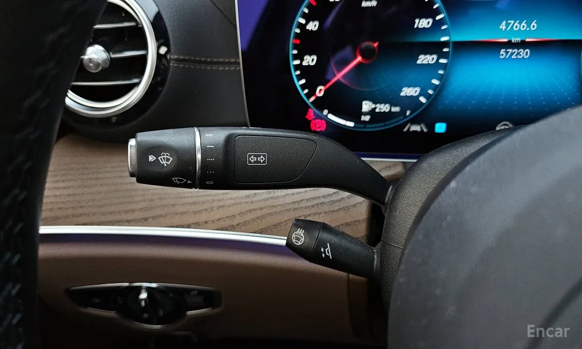 Фото 17 - Mercedes-Benz E-Class