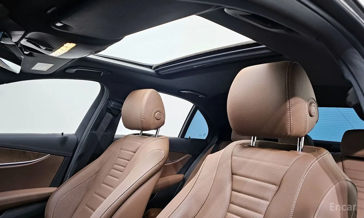 Фото 19 - Mercedes-Benz E-Class