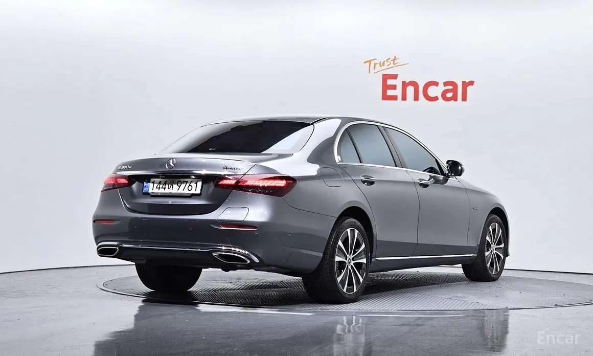 Фото 2 - Mercedes-Benz E-Class