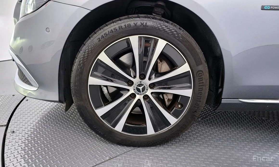 Фото 5 - Mercedes-Benz E-Class