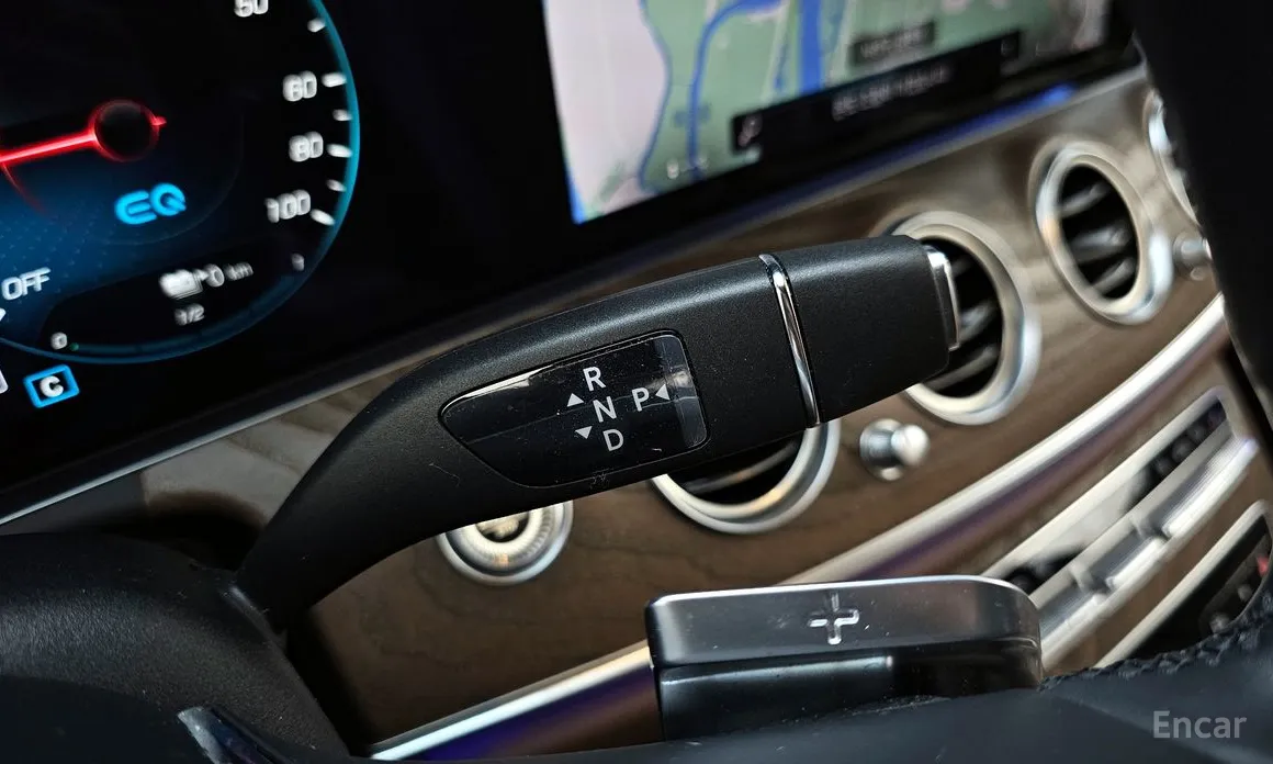 Фото 9 - Mercedes-Benz E-Class