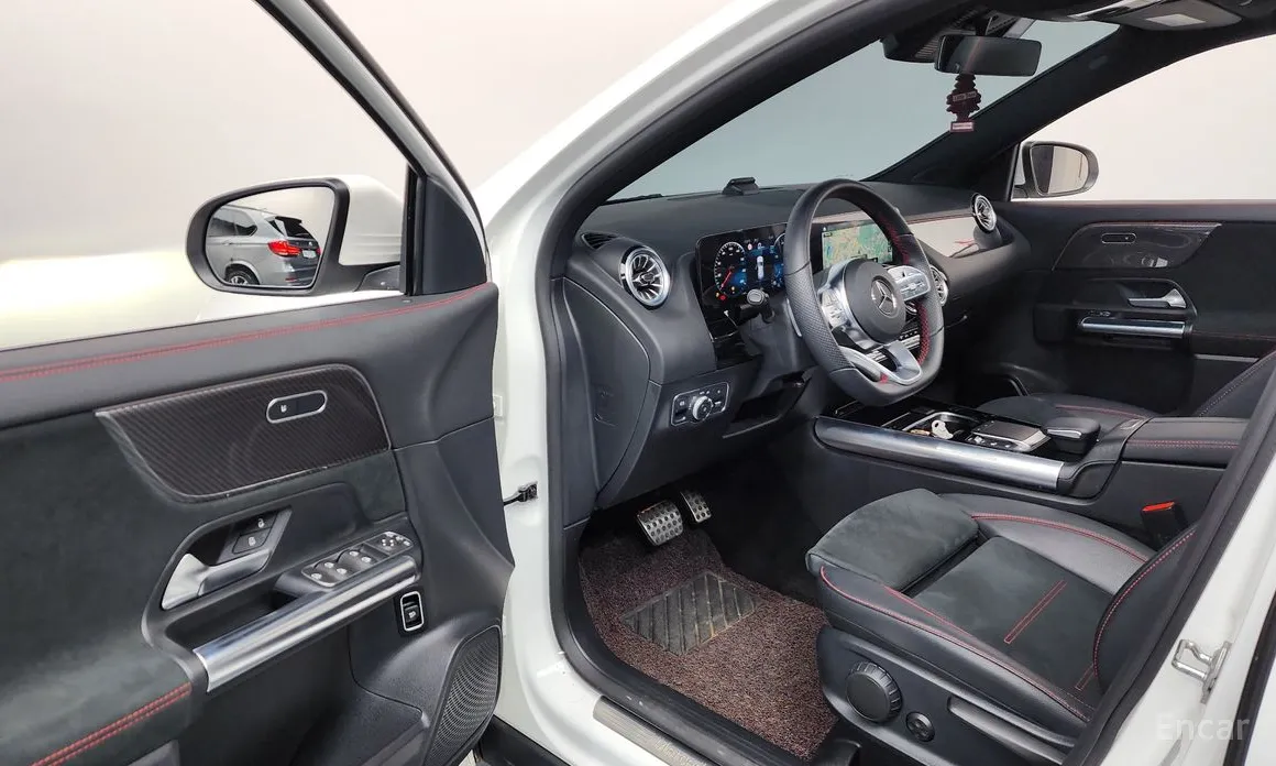 Фото 10 - Mercedes-Benz GLA-Class