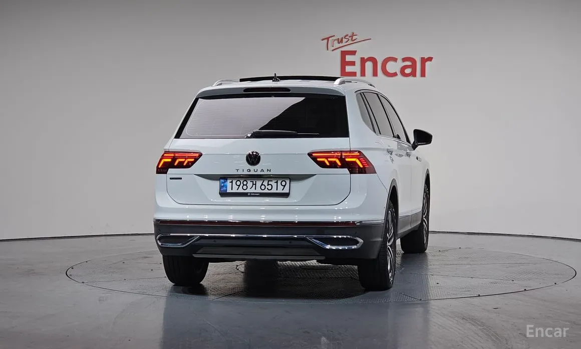 Фото 4 - Volkswagen Tiguan