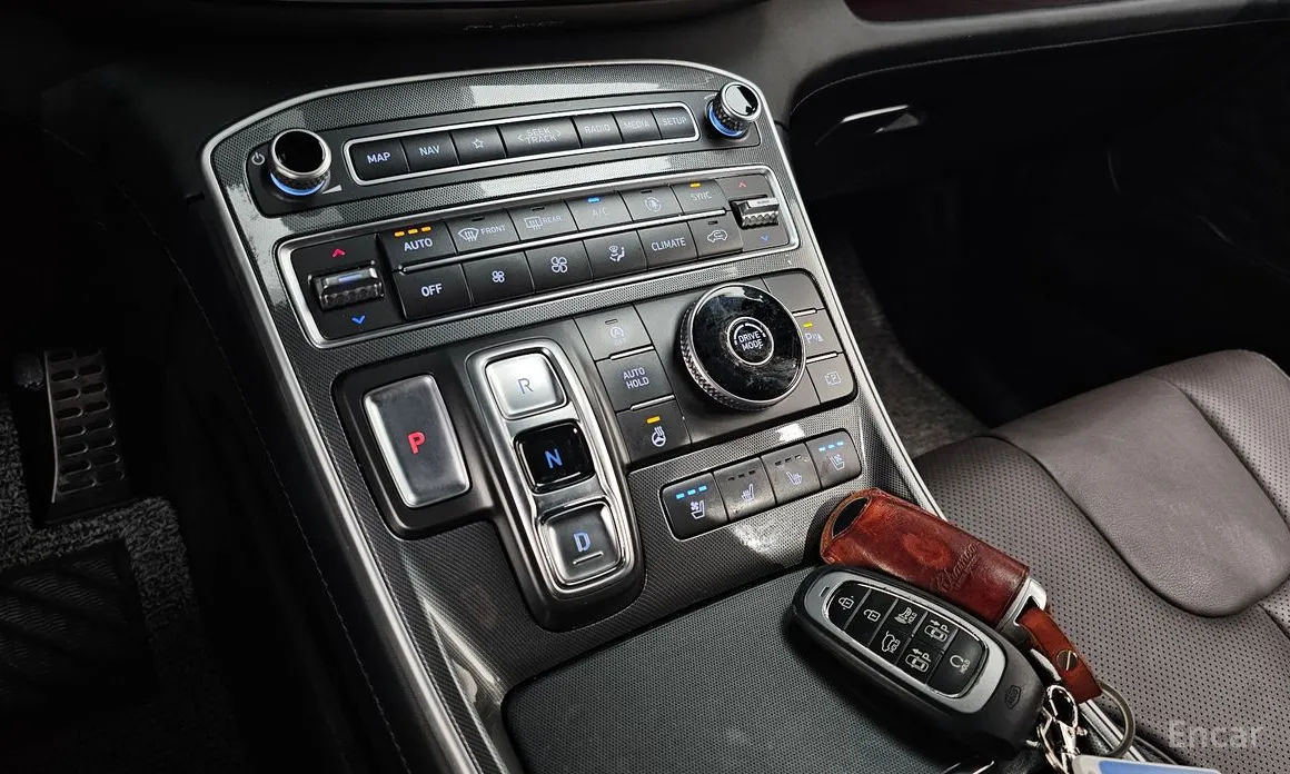 Фото 9 - Hyundai Santa Fe