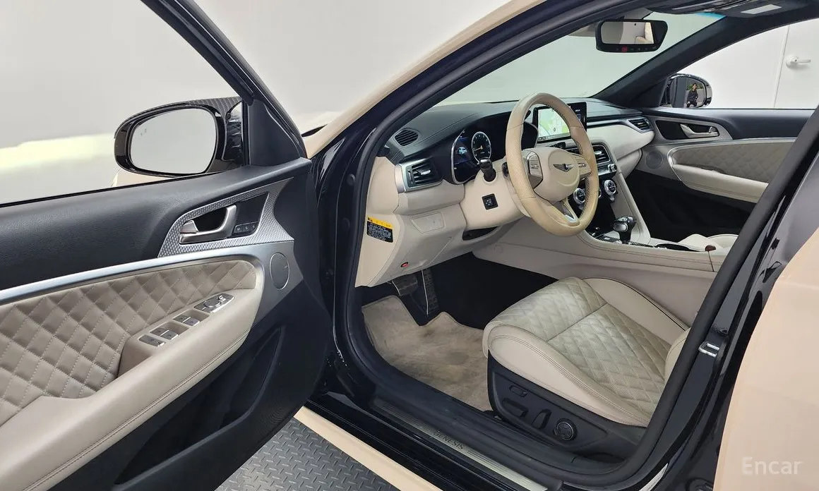 Фото 10 - Genesis G70