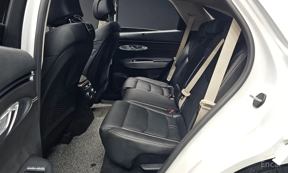 Фото 12 - Genesis GV70