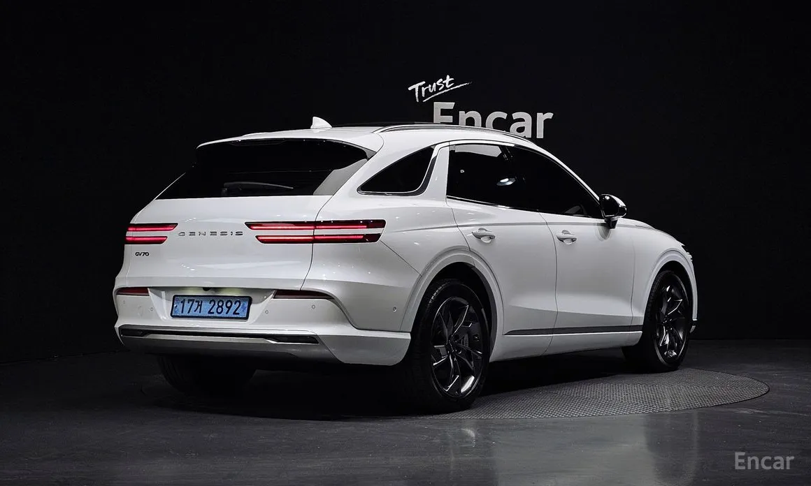 Фото 2 - Genesis GV70