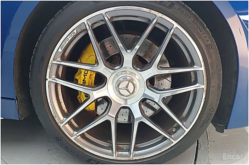 Фото 10 - Mercedes-Benz AMG GT