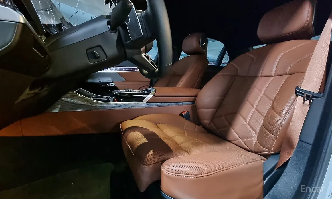 Фото 10 - BMW 7 Series