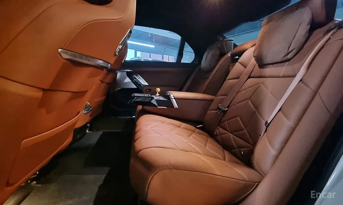 Фото 11 - BMW 7 Series