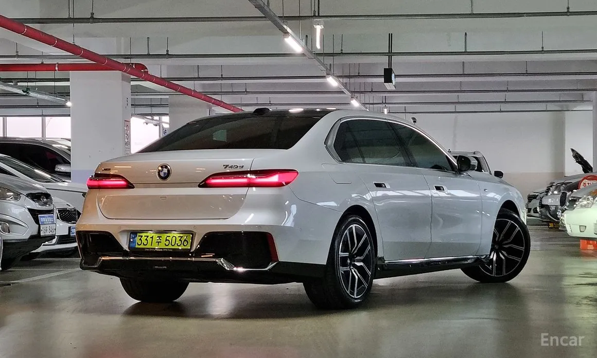 Фото 2 - BMW 7 Series