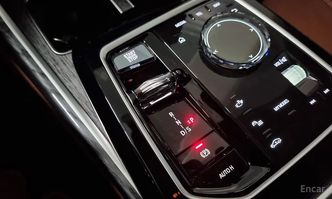 Фото 9 - BMW 7 Series