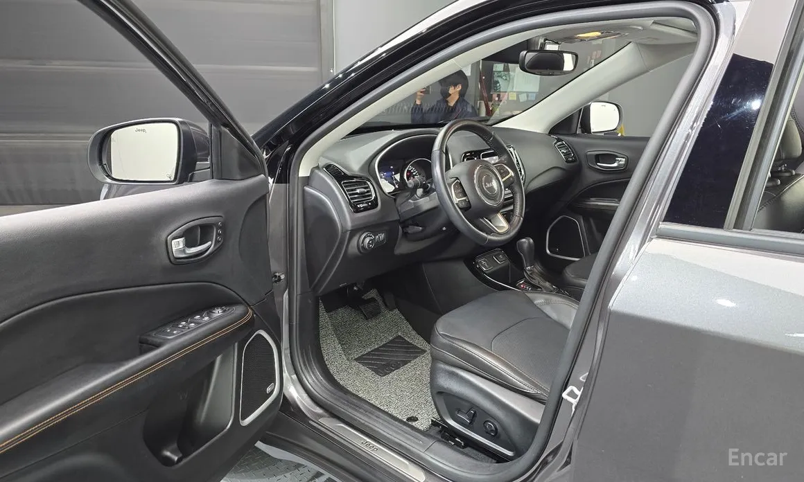 Фото 10 - Jeep Compass