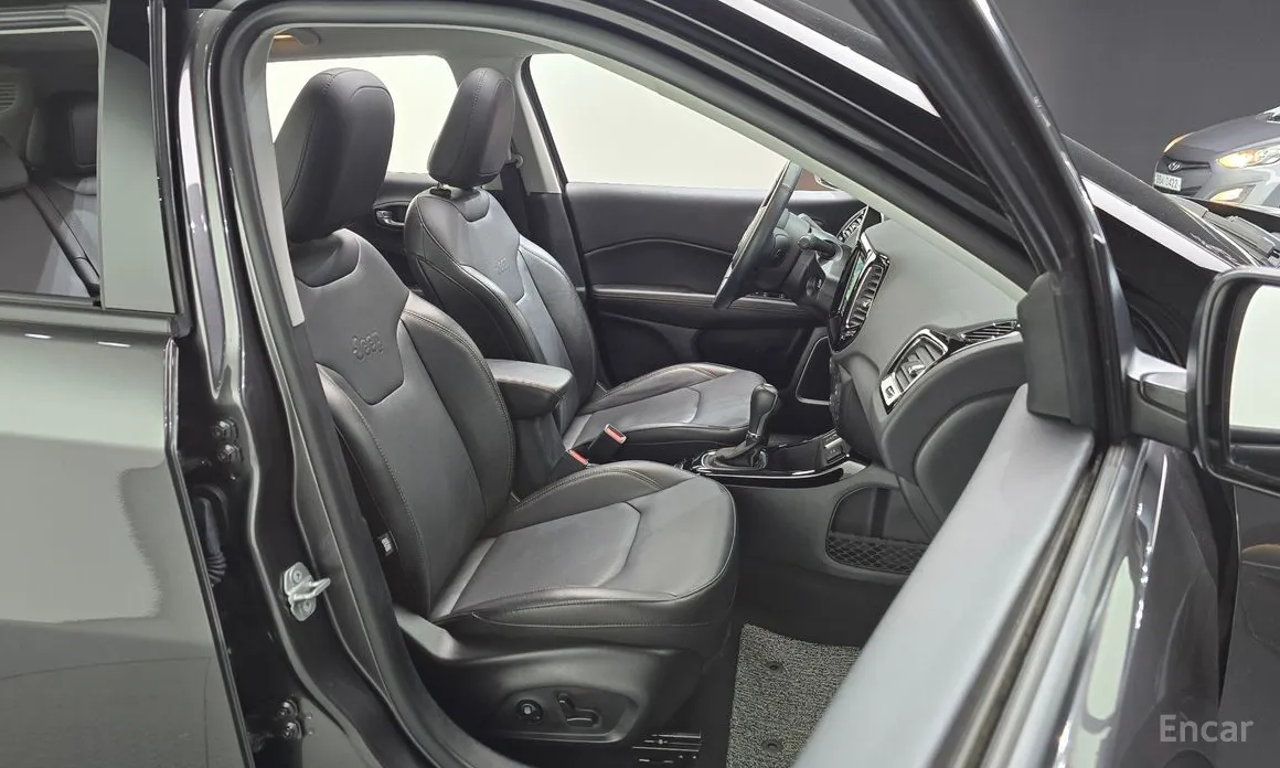 Фото 12 - Jeep Compass