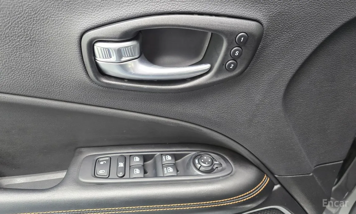 Фото 14 - Jeep Compass