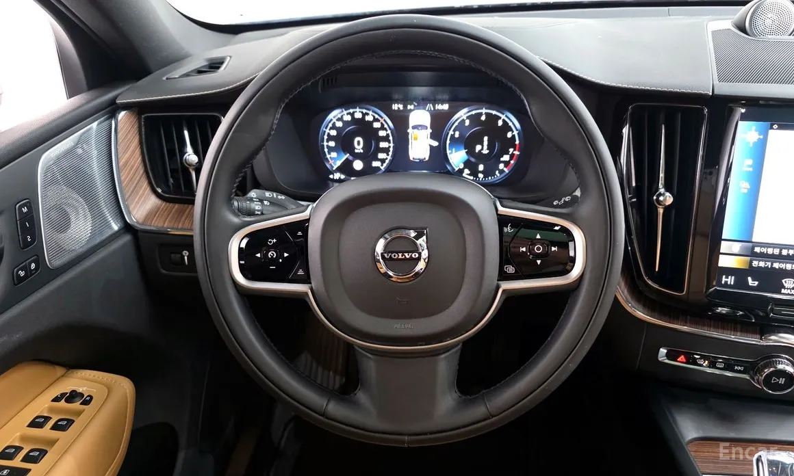 Фото 13 - Volvo XC60