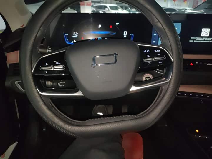 Фото 11 - Bestune B70