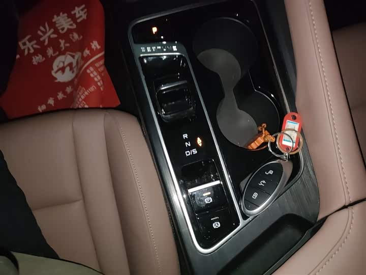 Фото 14 - Bestune B70