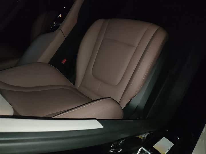 Фото 25 - Bestune B70