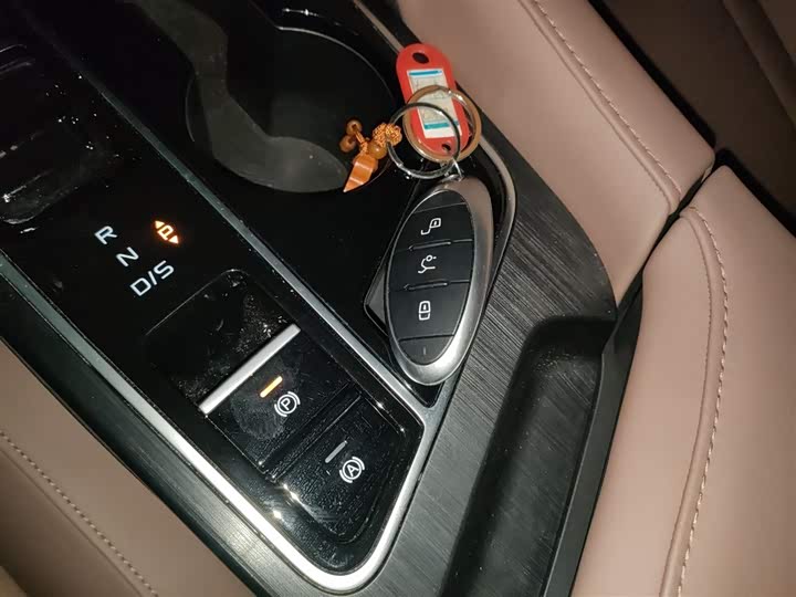 Фото 9 - Bestune B70