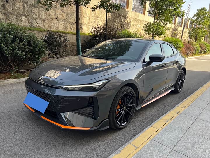 Фото 1 - Changan UNI-V