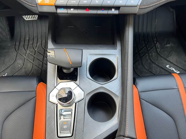 Фото 13 - Changan UNI-V