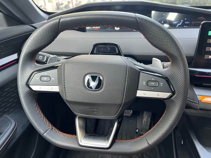 Фото 15 - Changan UNI-V