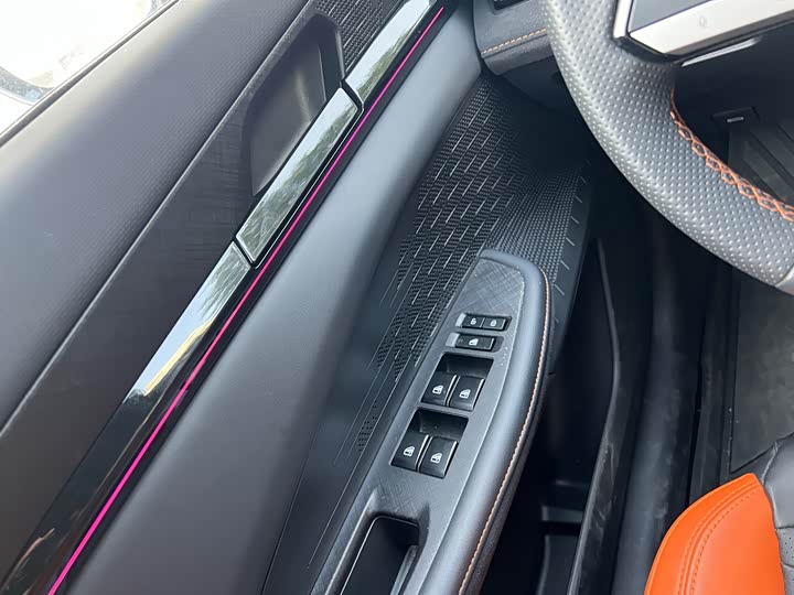 Фото 16 - Changan UNI-V