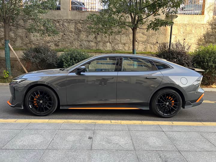 Фото 4 - Changan UNI-V