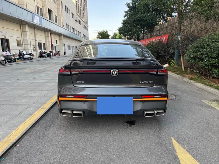 Фото 6 - Changan UNI-V