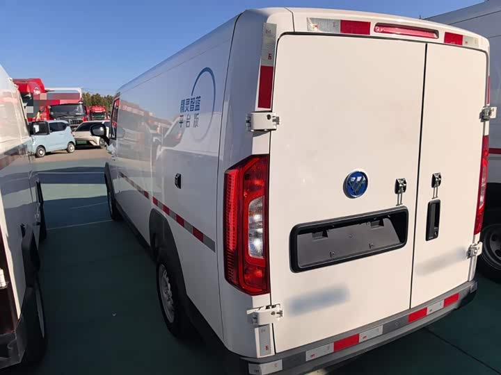 Фото 5 - Foton Smart Smurf E7