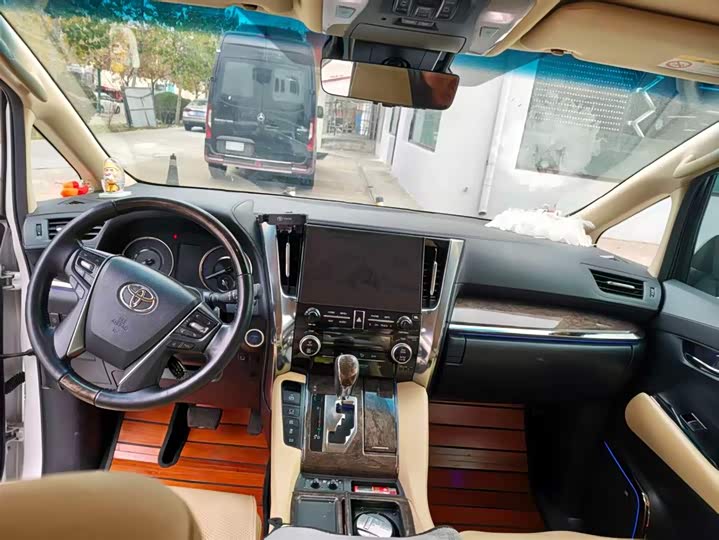 Фото 2 - Toyota Vellfire