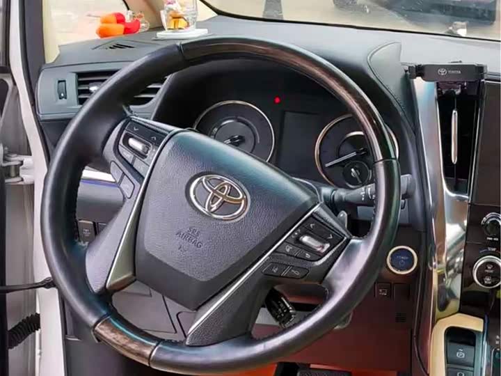 Фото 3 - Toyota Vellfire