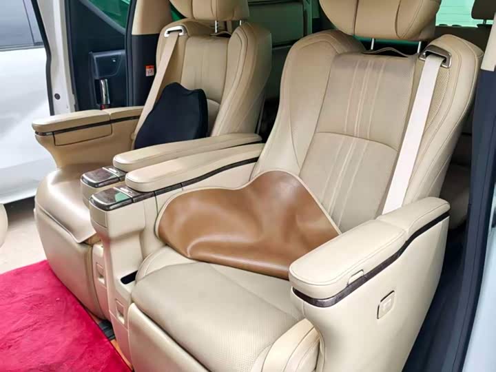 Фото 4 - Toyota Vellfire