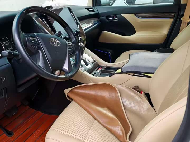 Фото 5 - Toyota Vellfire