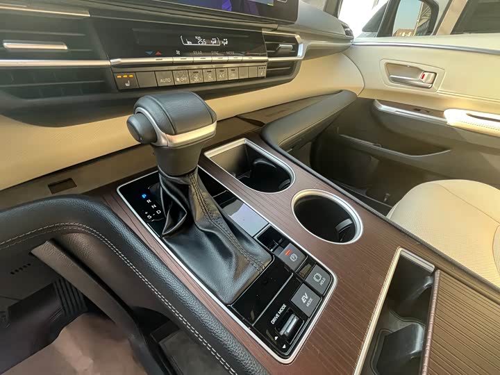 Фото 13 - Toyota Sienna