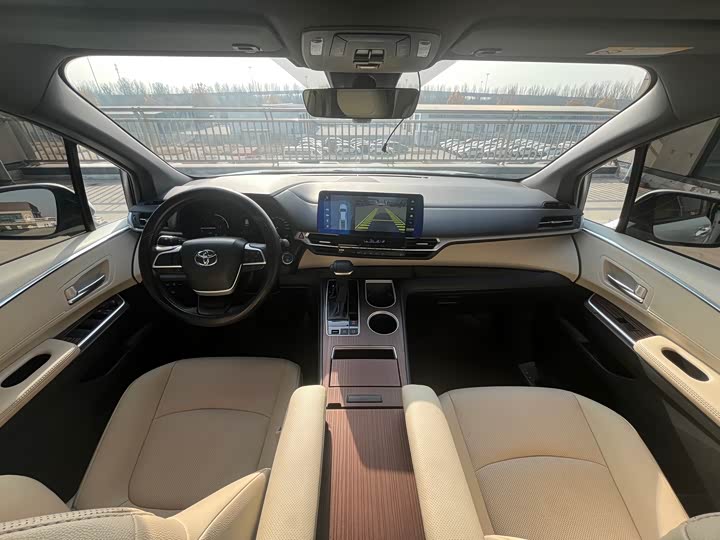 Фото 14 - Toyota Sienna