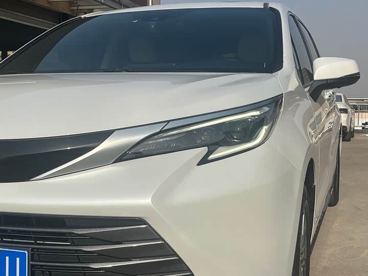 Фото 18 - Toyota Sienna