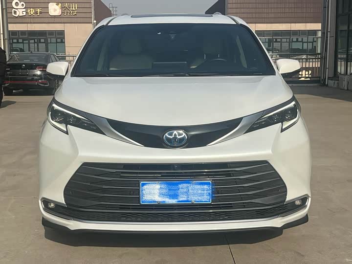 Фото 2 - Toyota Sienna