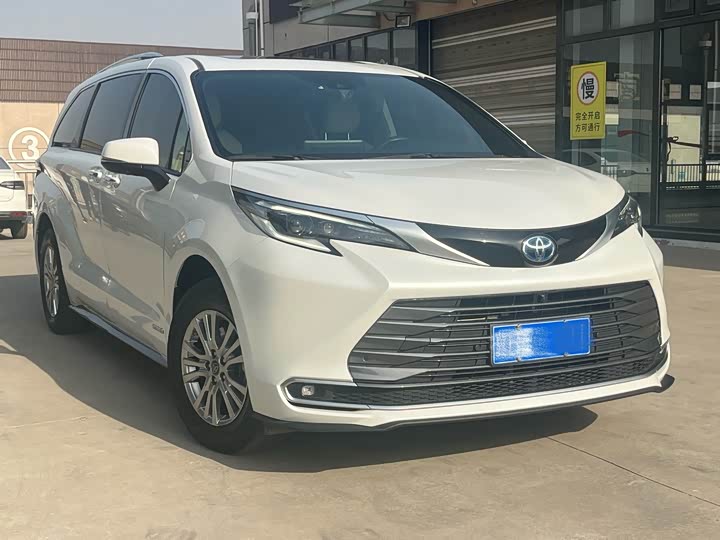 Фото 3 - Toyota Sienna