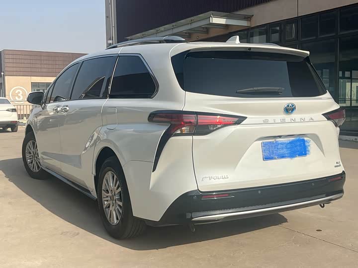 Фото 4 - Toyota Sienna