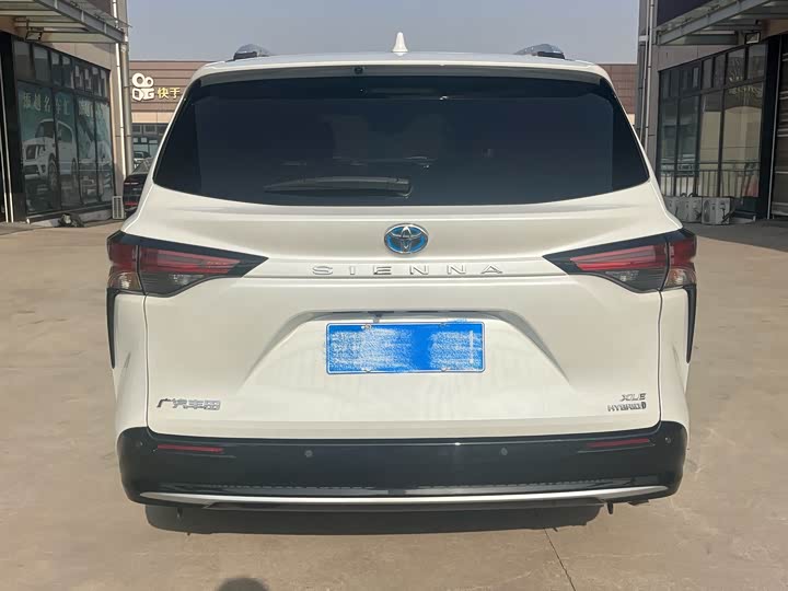 Фото 7 - Toyota Sienna