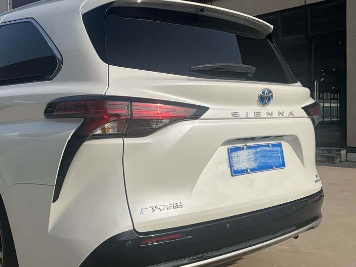 Фото 8 - Toyota Sienna