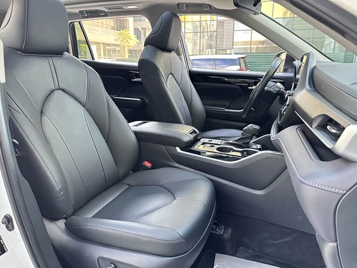 Фото 10 - Toyota Highlander