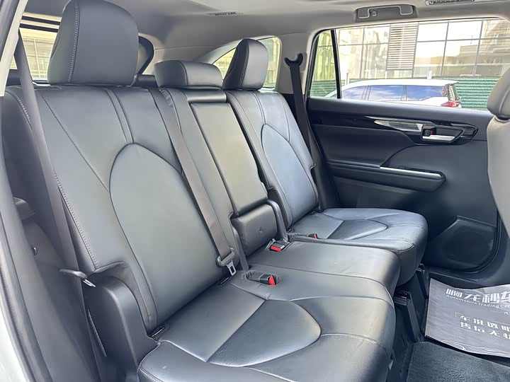 Фото 11 - Toyota Highlander