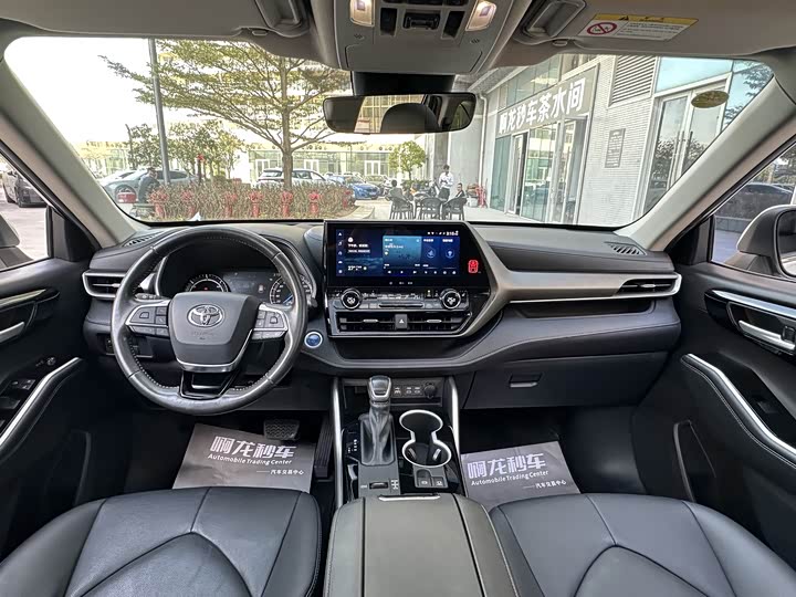 Фото 12 - Toyota Highlander