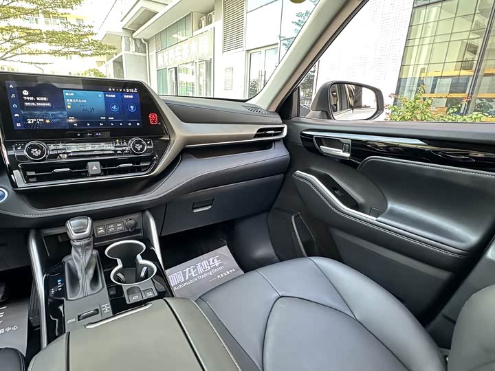 Фото 14 - Toyota Highlander