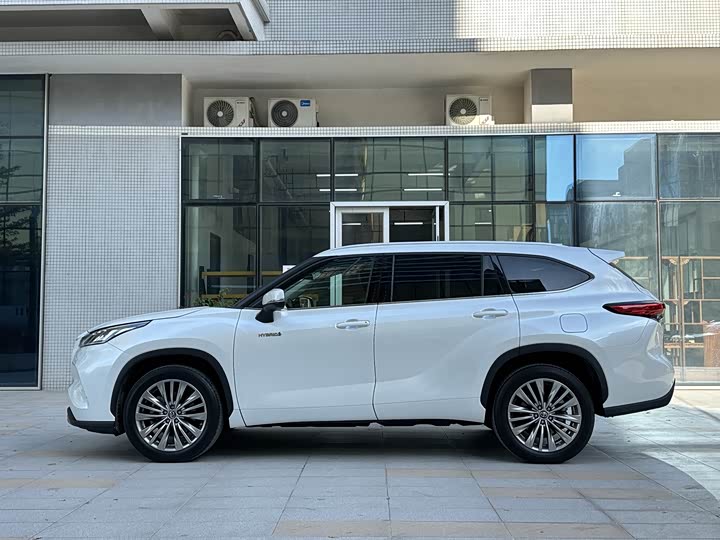 Фото 21 - Toyota Highlander